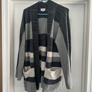 Old Navy Women's Black and Gray Striped Cardigan